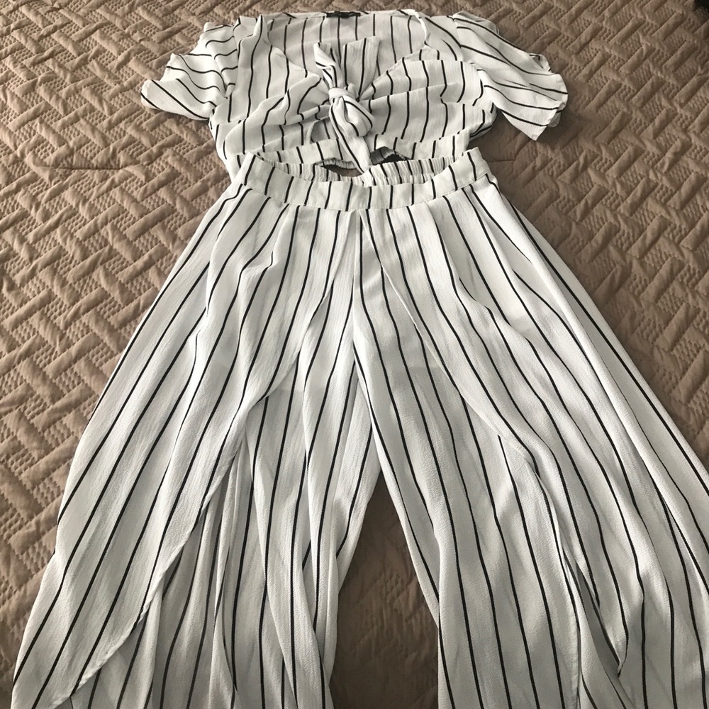 2 piece striped set size SMALL
